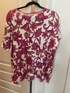 Croft & Barrow NWT Pink and White Floral Short Sleeve Tee